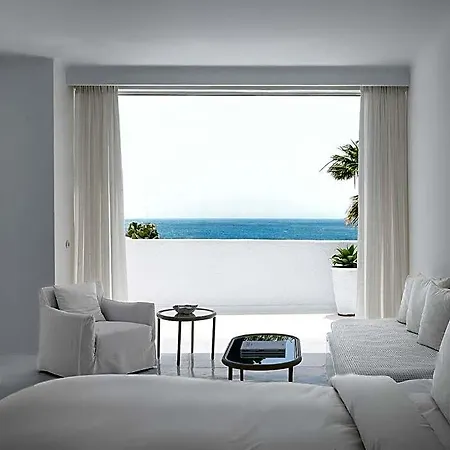 Szálloda Mykonos Blu, A To Live Áno Merá