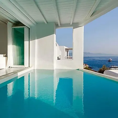 Mykonos Blu, A To Live Szálloda