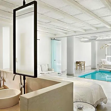 Mykonos Blu, A To Live Szálloda 5*