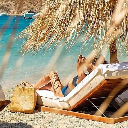 Szálloda Mykonos Blu, A To Live Áno Merá