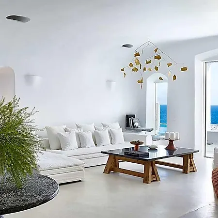Szálloda Mykonos Blu, A To Live