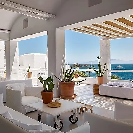 Mykonos Blu, A To Live Áno Merá