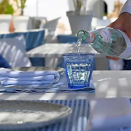 Mykonos Blu, A To Live Szálloda 5*